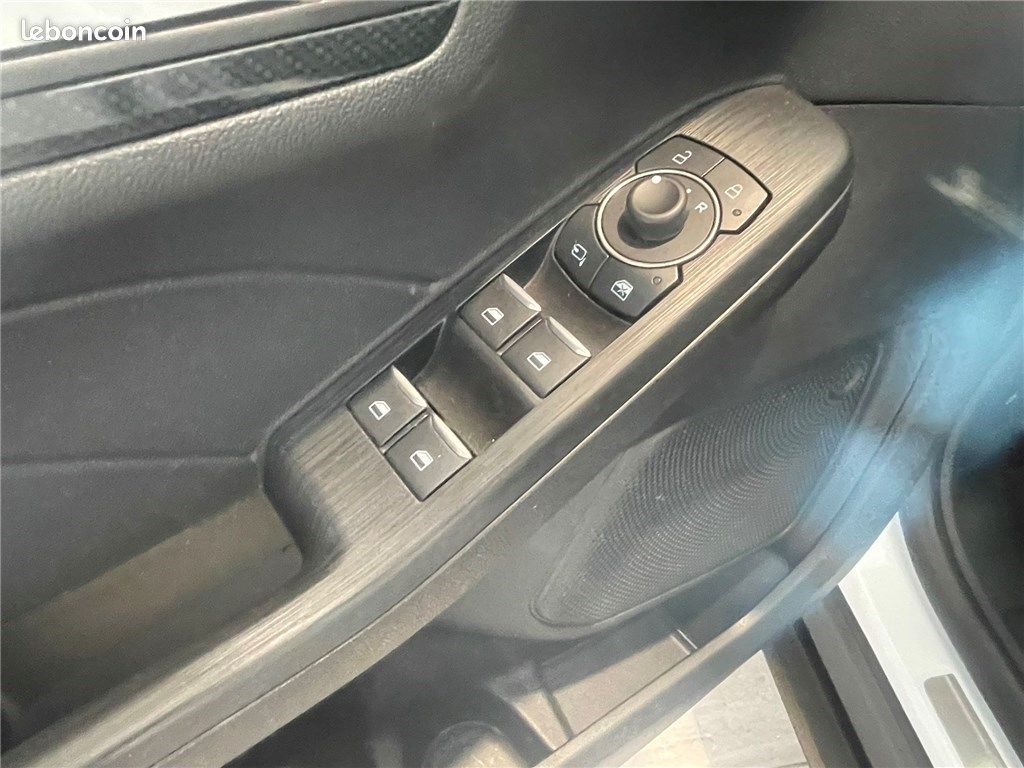 Ford Kuga III 2.5 DURATEC 190 CH FLEXIFUEL FHEV E85 POWERSHIFT ST-Line X (image 16)