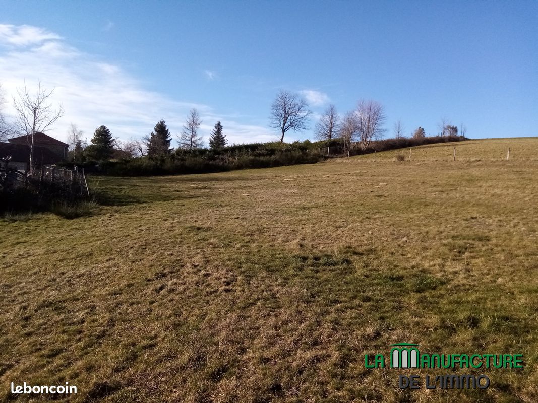Terrain 909 m² · à Saint-Just-Malmont · 909 m² · 93 300 €