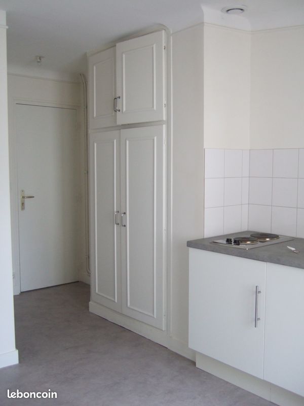 Appartement 1 pièce 17 m² · à Versailles · 17 m² · 715 €