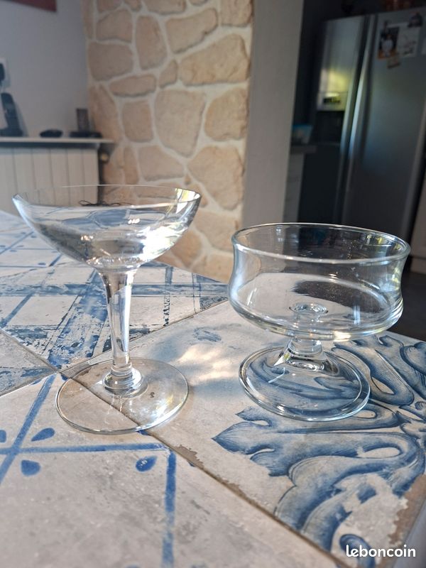 2 coupes à champagne différentes (image 1)