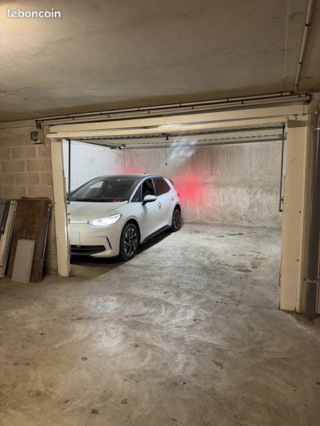 Parking 24 m² · à Marseille · 24 m² · 180 €/mois