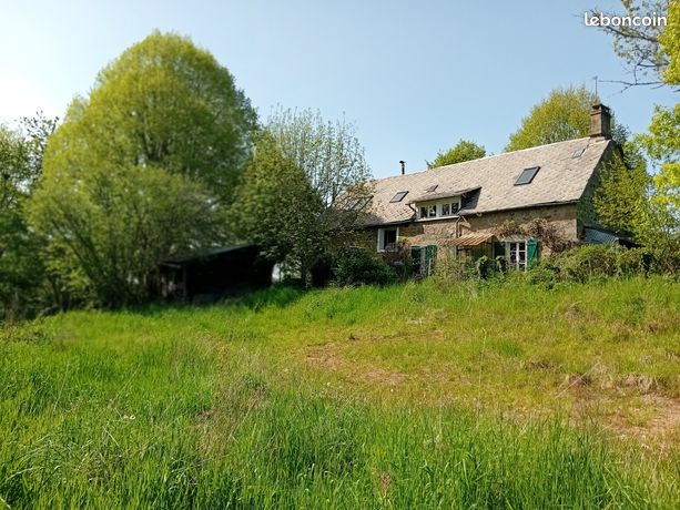 Maison et fournil en pierre sur terrain de 1.5 hectare proche du lac