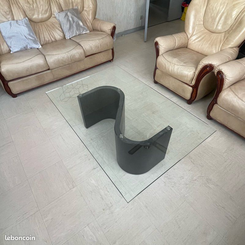 Table basse en verre avec pied design (image 2)