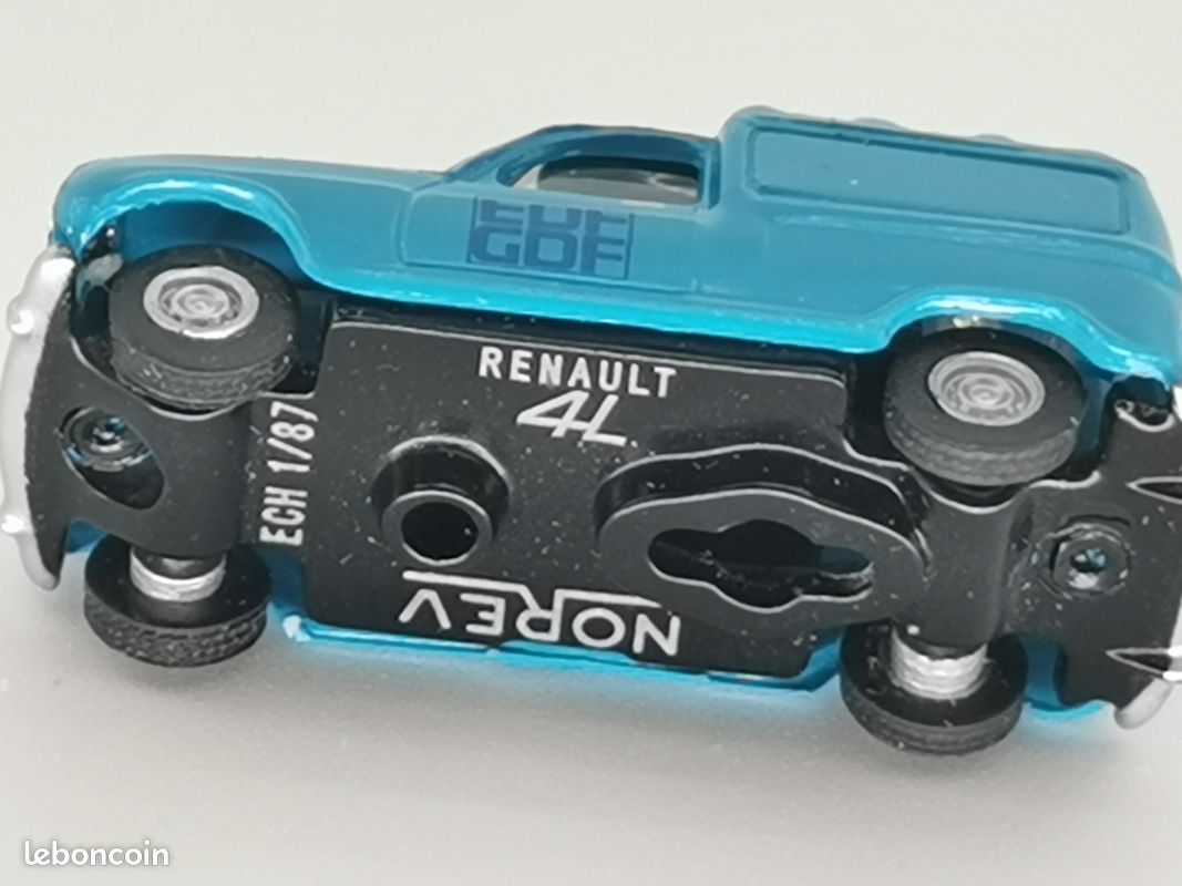 Norev 1:18 - Model car - NOREV 1-18è RENAULT 4F4 SAPEURS POMPIERS