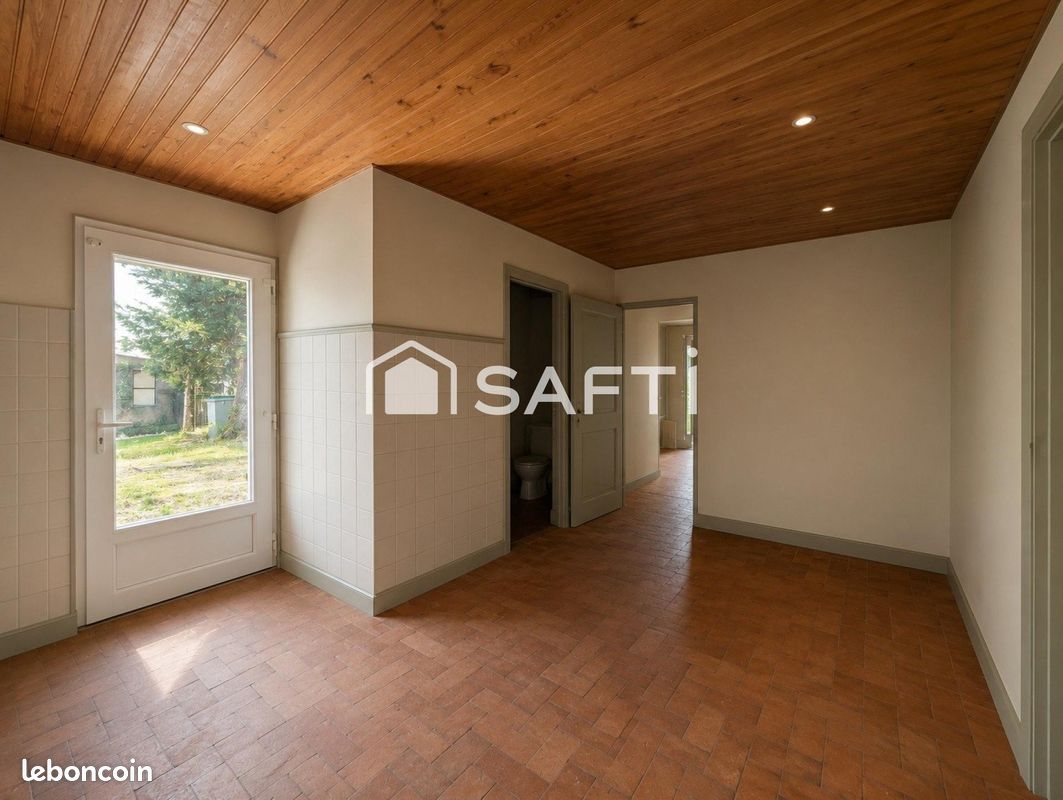 Maison 6 pièces 166 m² · aux Aynans · 166 m² · 55 000 €
