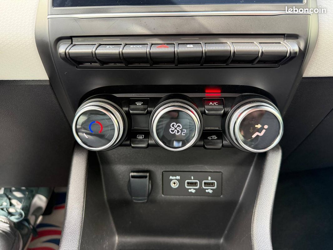 RENAULT Clio E-Tech 140 - 21N Limited (image 24)