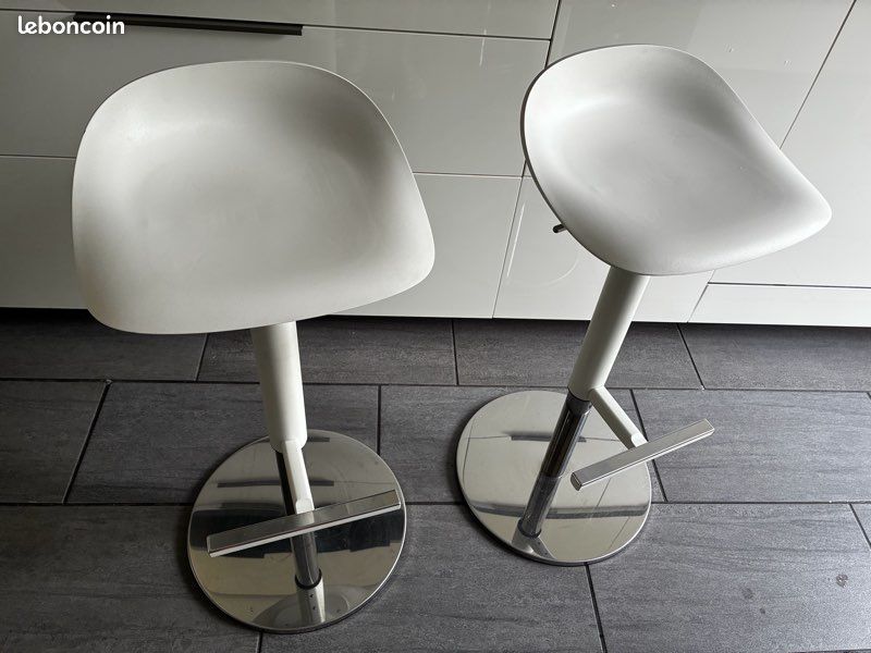 Chaise de bar blanche (image 2)