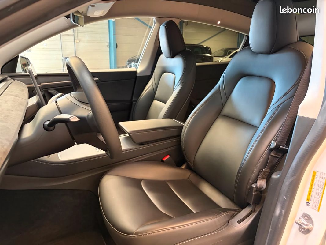 TESLA Model Y Electrique 264 ch Standard - 2022 - 58 500 km - Mode sentinelle - Attelage (image 9)