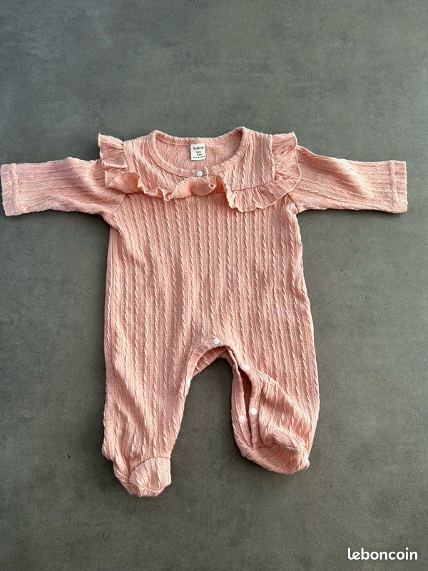 Tenue bébé fille neuves (image 1)