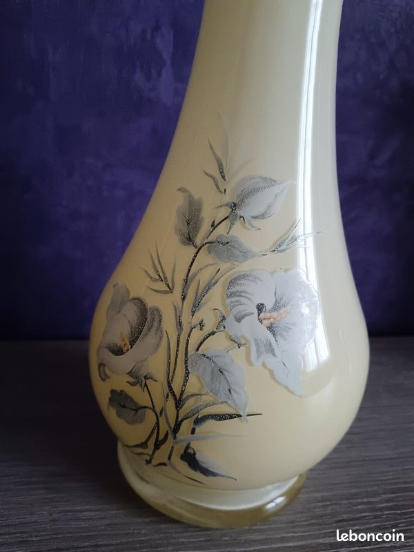 Vase (image 2)