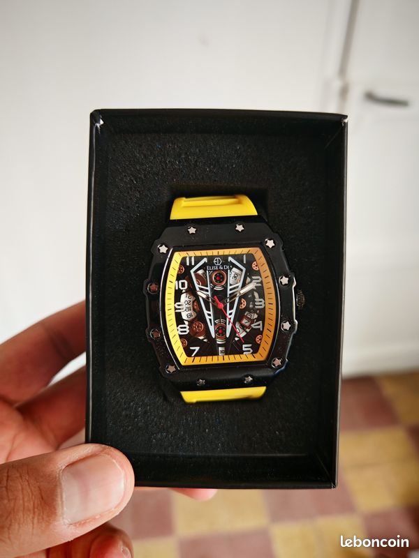 Montre Homme Générique - Neuve Sans Emballage - Style Simple Et Moderne