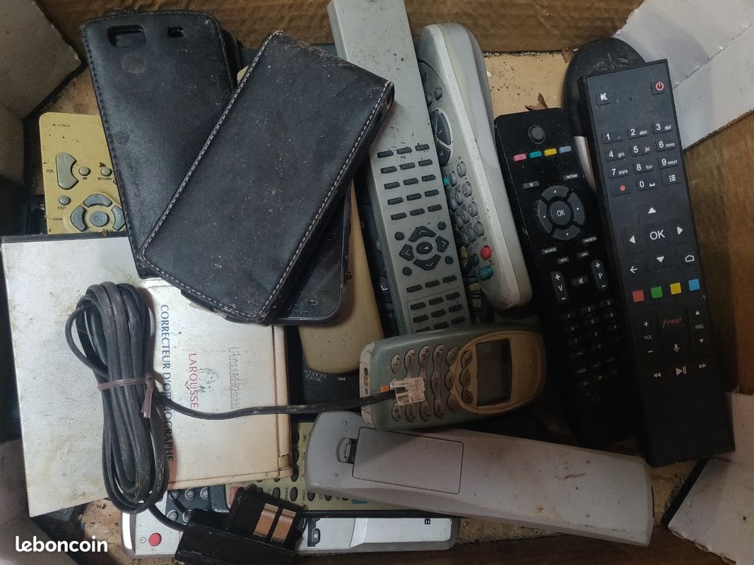 Gros lot 18 vieux téléphones portables vintage + 15 télécommandes TV anciennes - Nokia Siemens Samsung (image 2)