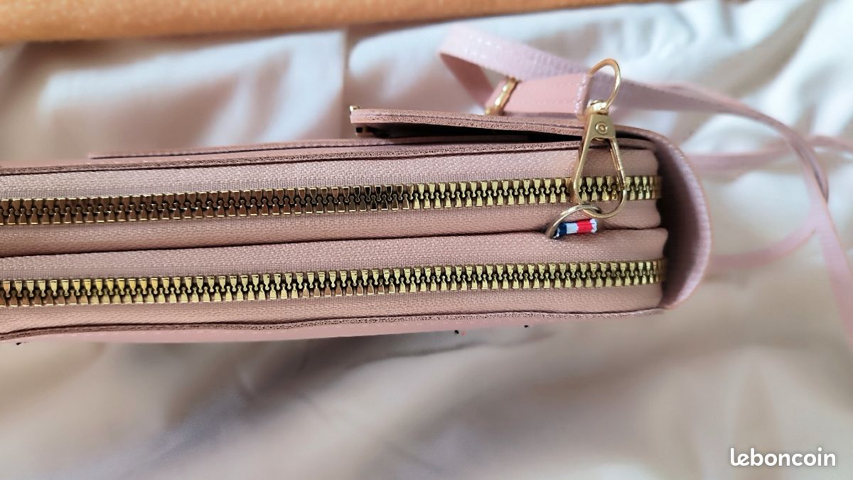 Sac de différentes tailles et de forme mais très pratique pr le téléphone et mettre des choses (image 10)
