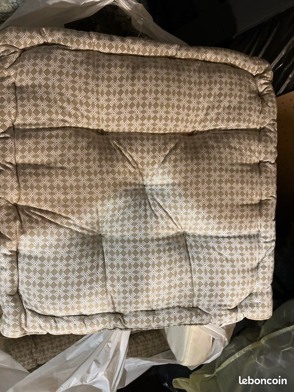 Coussins sol, galettes chaises (image 1)
