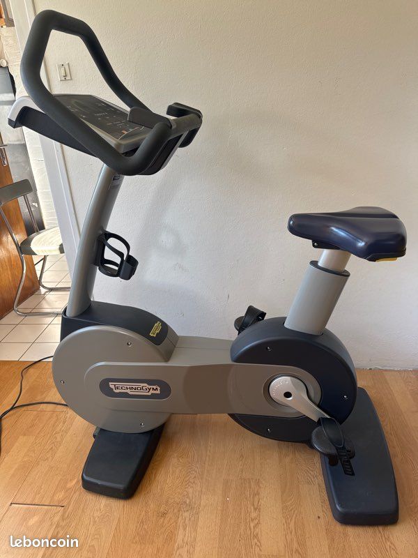 Vélo Technogym de rééducation excite 500 Matériel médical