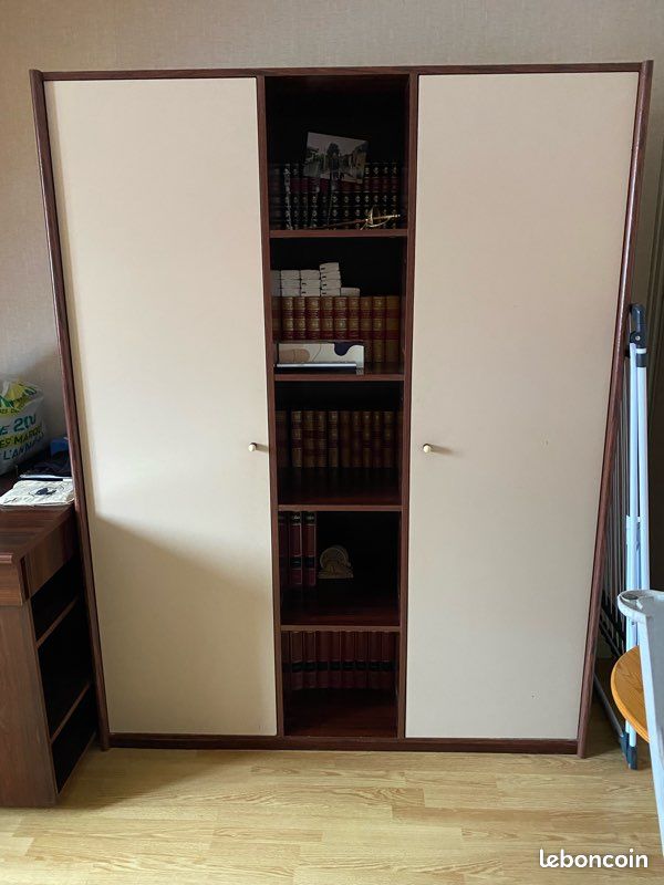 Bureau (image 1)