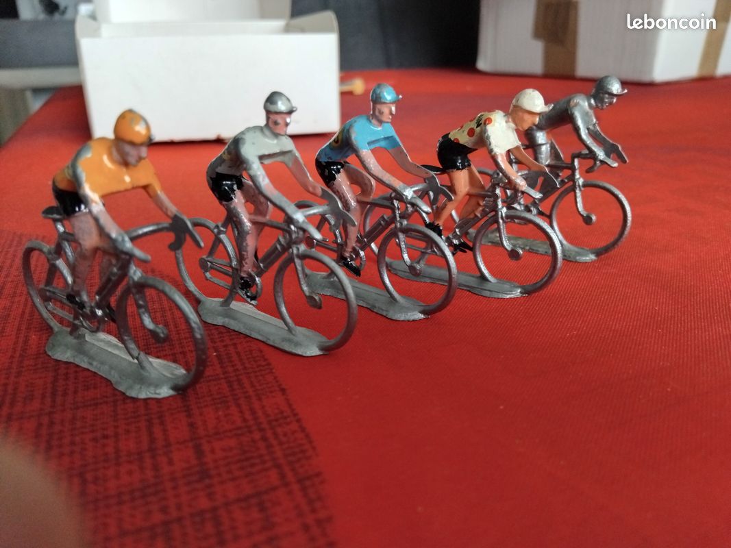 Lot 348 - Salza Tour de France Cyclists