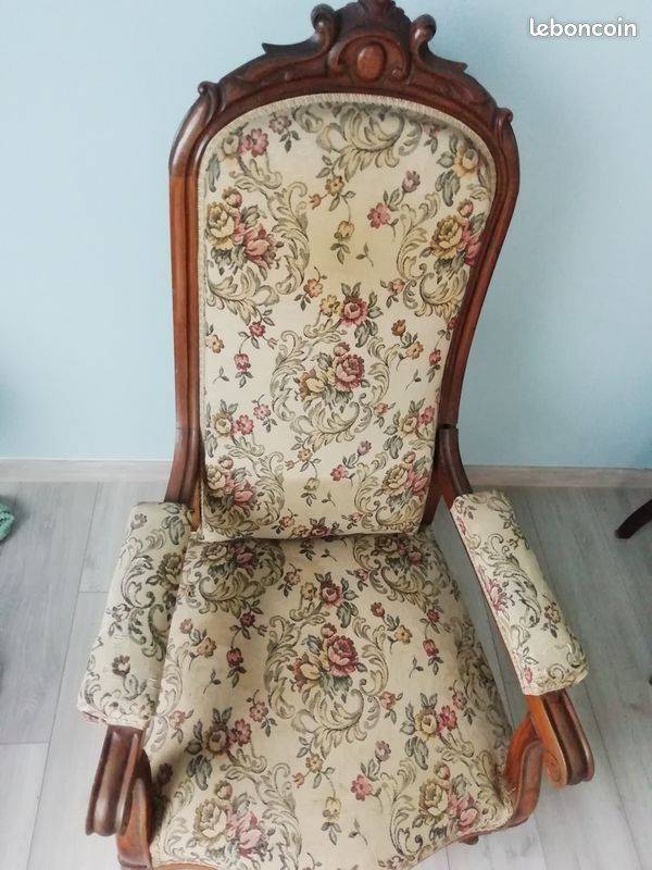 Fauteuil d'époque à fleurs (image 2)