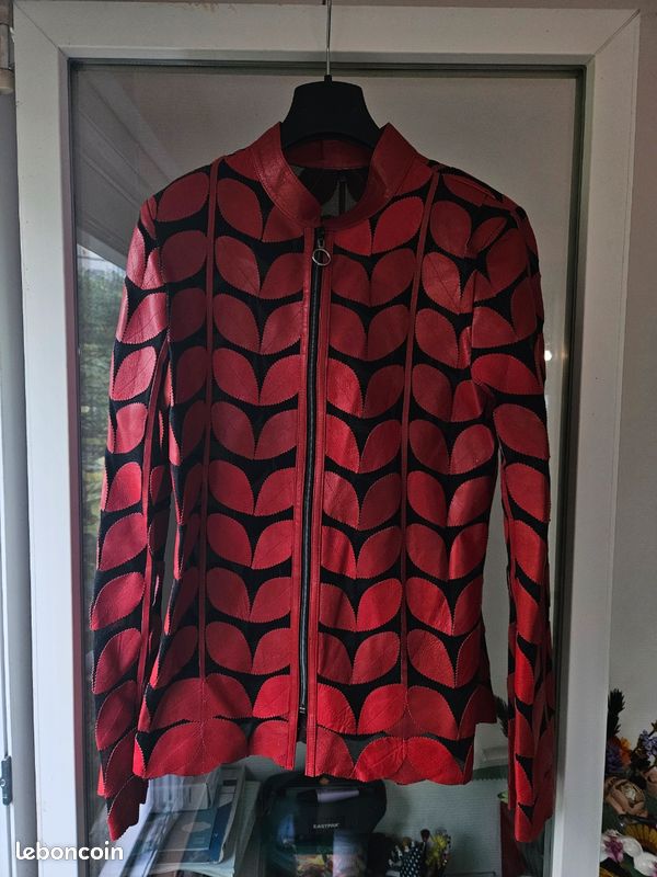 Veste patchwork rouge et noire motifs coeur vintage en cuir taille 36 S (image 1)