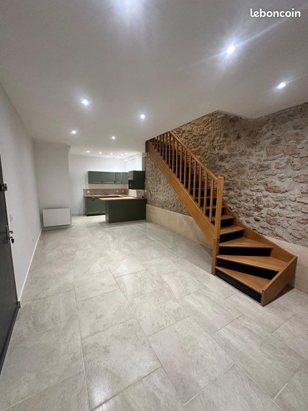 Appartement 3 pièces 85 m² · à Saint-Maximin-la-Sainte-Baume · 85 m² · 990 €