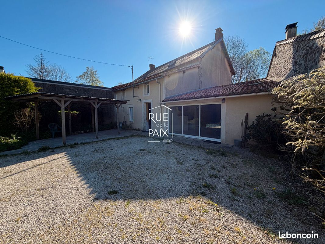 Maison 6 pièces 160 m² · à Clavé · 160 m² · 139 000 €