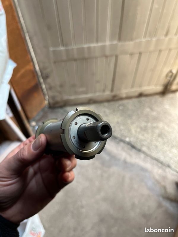CATÁLOGO DE LA BICI RETRO: EJE DE PEDALIER MAVIC