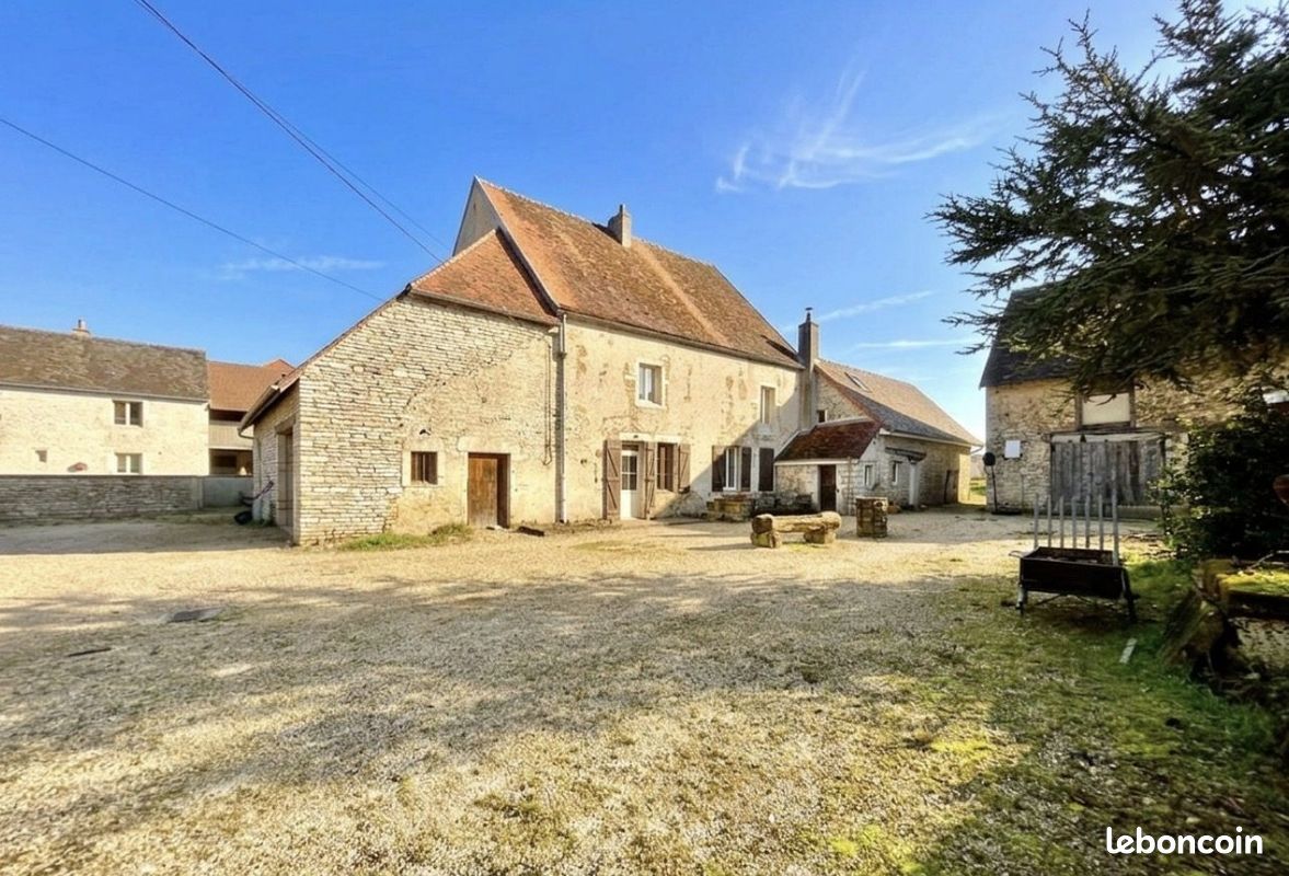 Maison 10 pièces 220 m² · à Viévigne · 220 m² · 299 000 €