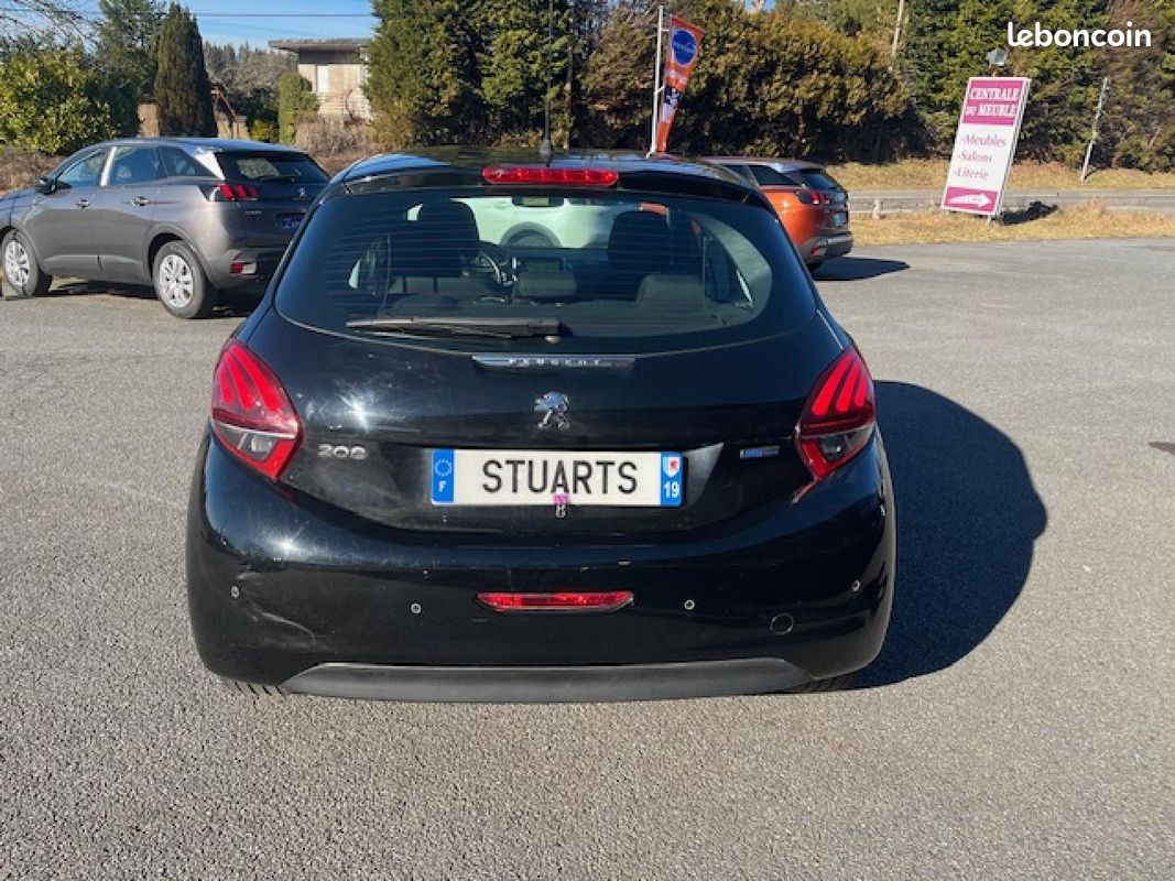 PEUGEOT 208 1.2i Pure Tech - 110 Allure + Apple CarPlay + Radars Arrière + Clim Auto (image 15)