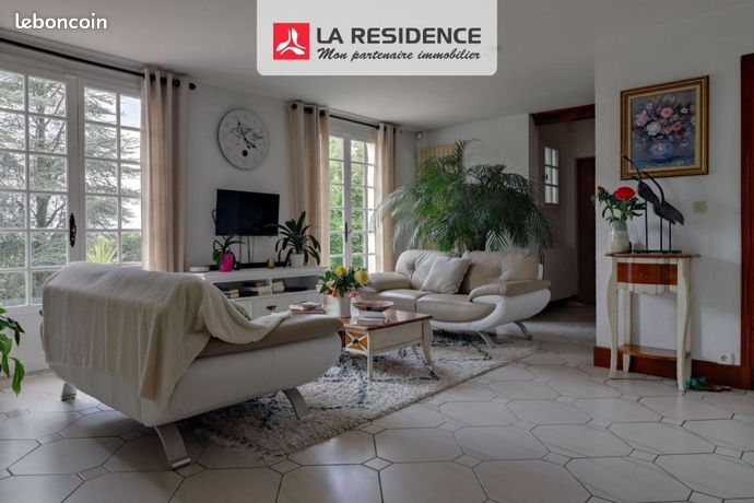 https://img.leboncoin.fr/api/v1/lbcpb1/images/0a/20/4e/0a204ecfa5c6a35a408f3aec0dfa7c40bfad947e.jpg?rule=ad-image