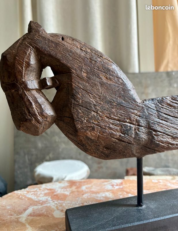 Sculpture d'un cheval en bois (image 5)