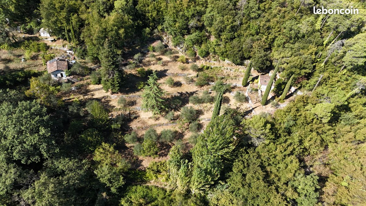 Terrain 4259 m² · à Tourrette-Levens · 150 000 €