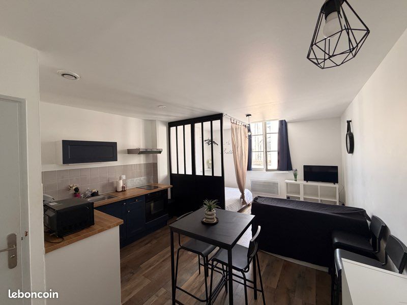 Location nuit/semaine - Studio 1er étage au calme centre prox Cathédrale (image 10)