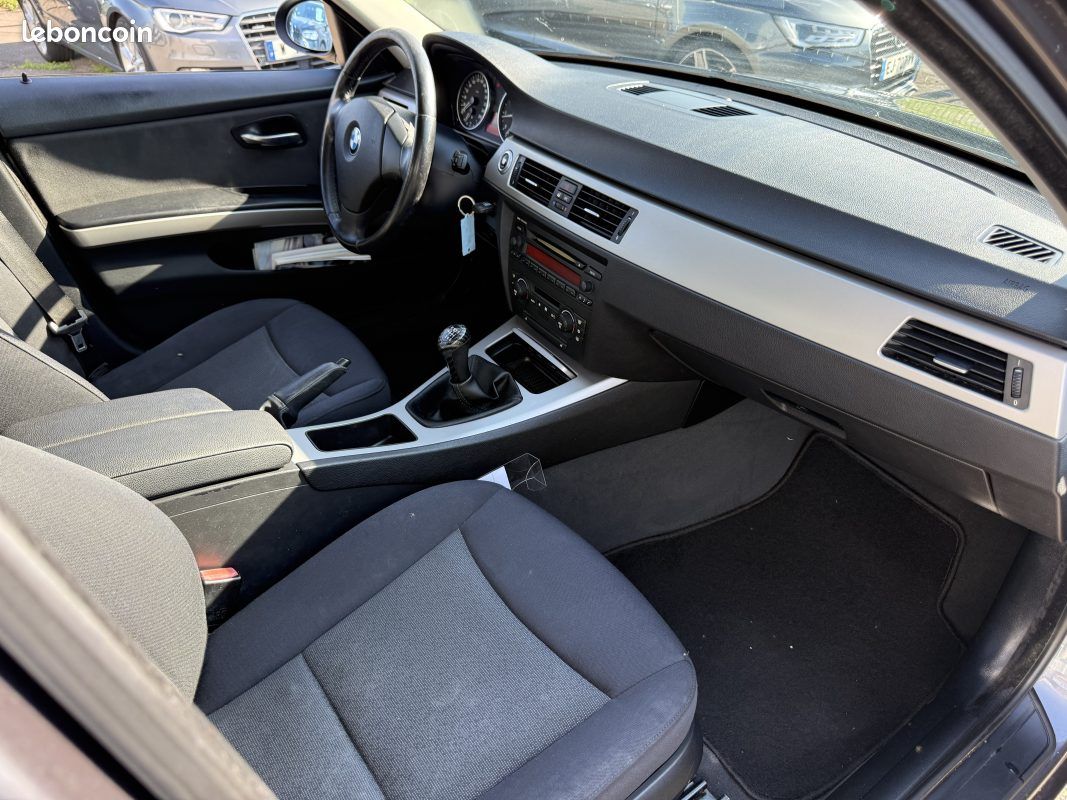 BMW Série 3 V (E90) 320i 150ch Sport Garantie 6 Mois (image 24)