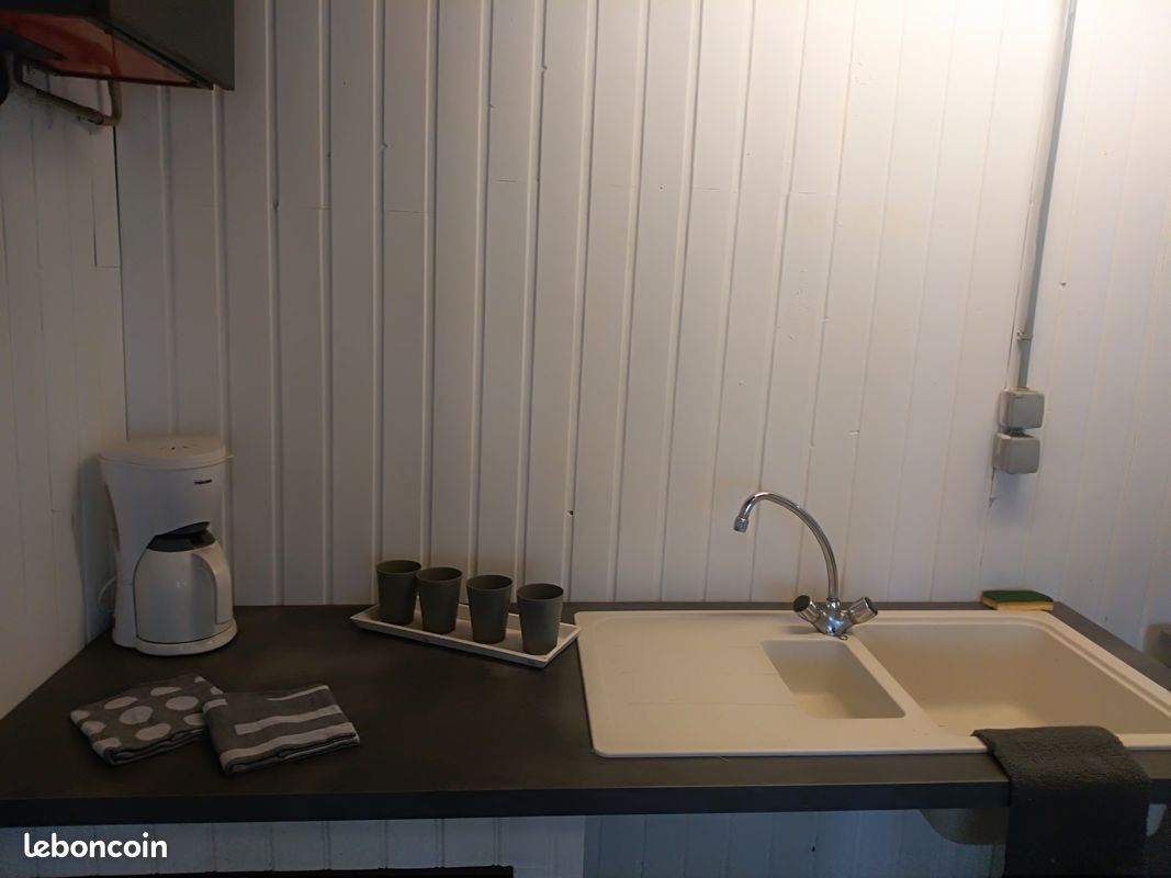 Location saisonnière 35 m2 avec jardin et terrasse au bord du lac dès 320/semaine (image 5)