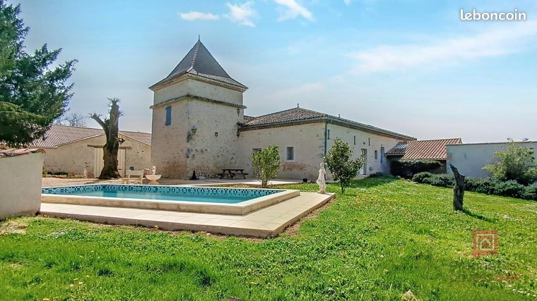 Maison 10 pièces 330 m²