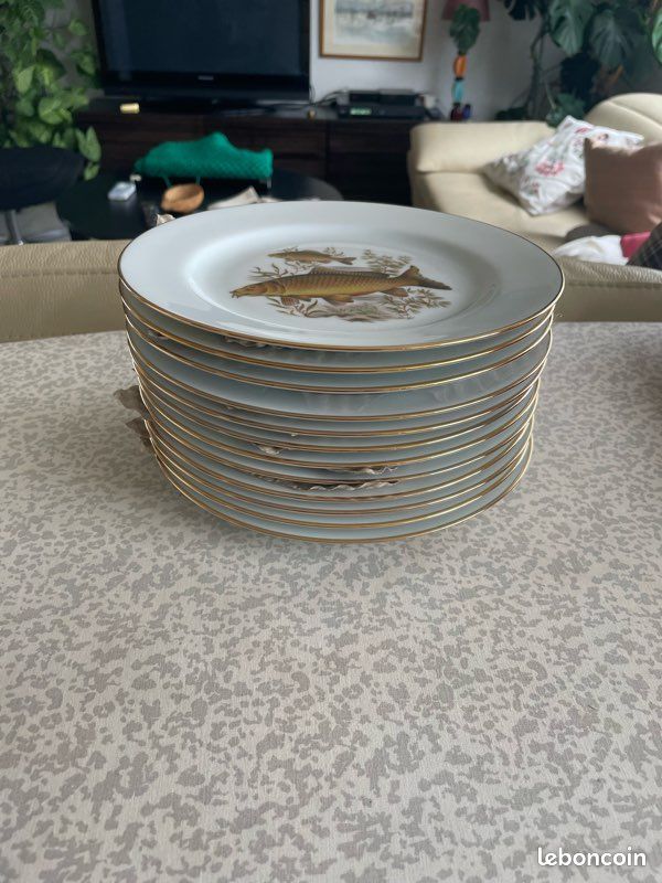 12 assiettes à poisson PORCELAINE DE LIMOGÉ (image 1)