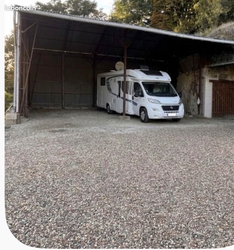 Parking · à Châteauvieux · 100 €/mois