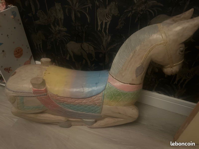 Cheval à bascule en bois (image 1)