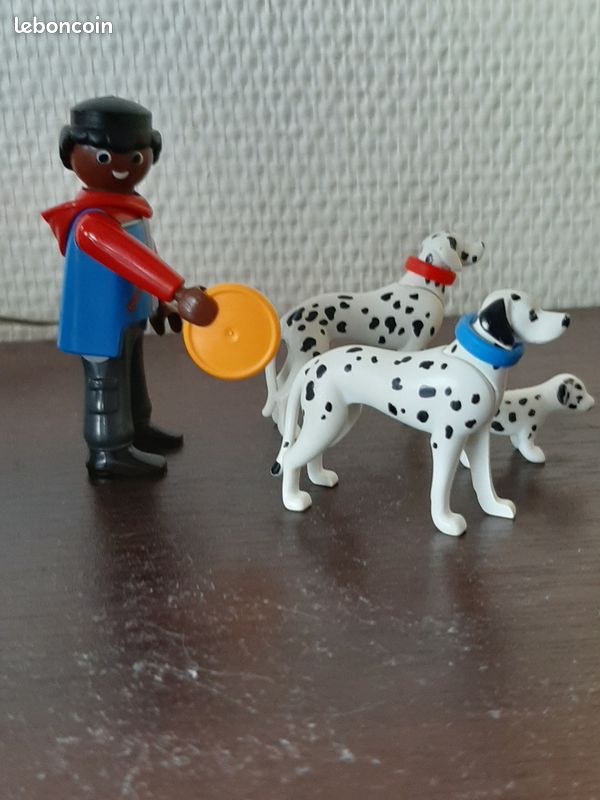 Playmobil maman papa bébé dalmatiens et un promeneur (image 1)