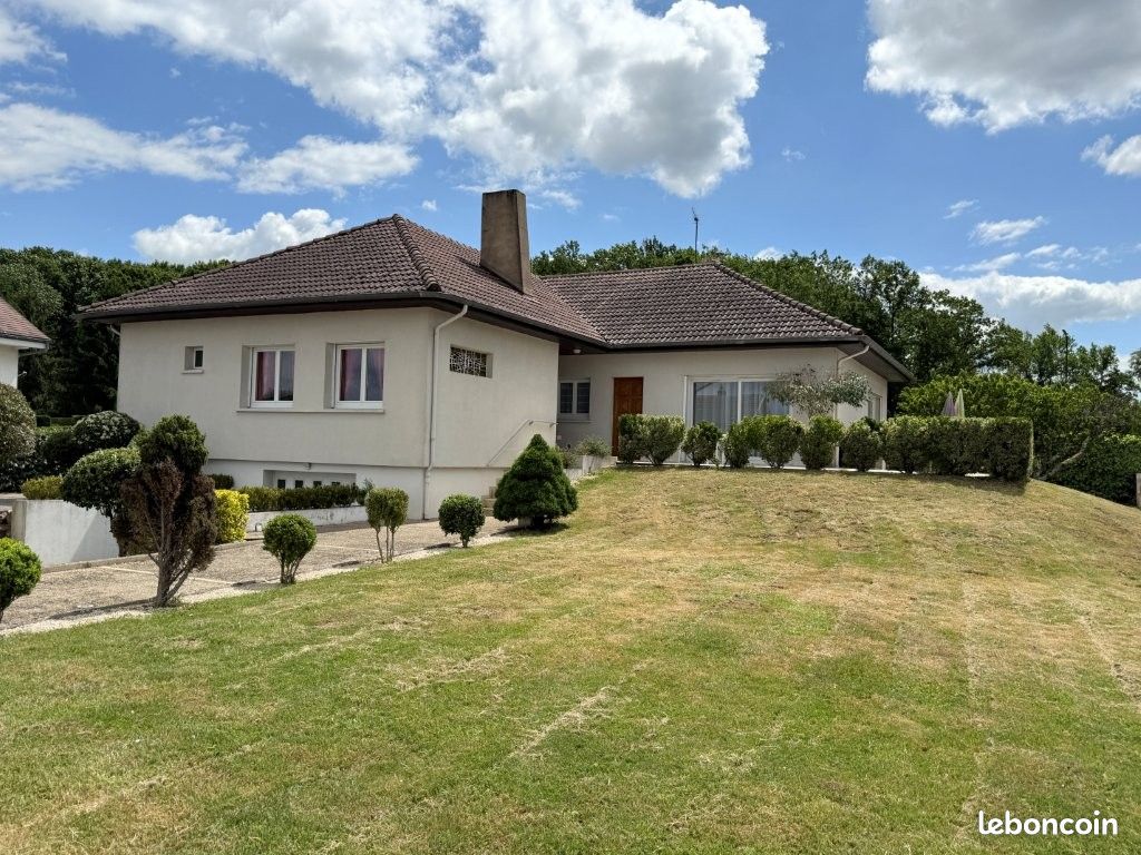 Maison 6 pièces 175 m² · à Pierre-de-Bresse · 175 m² · 215 000 €