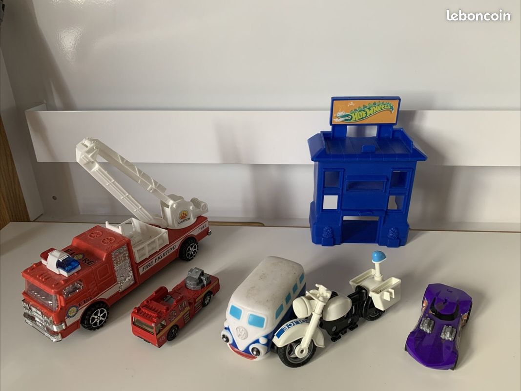 Lot de voitures : pompier Police Moto Hot wheels (image 2)