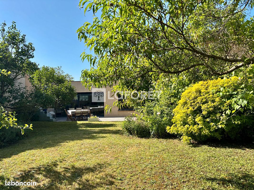 Maison 8 pièces 220 m² · à Genay · 220 m² · 759 000 €
