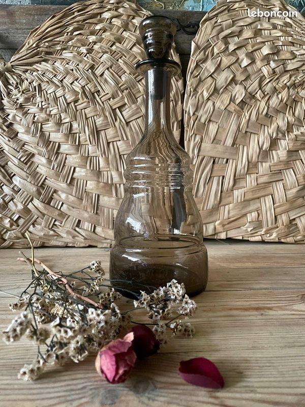 Carafe vintage en verre fumé (image 1)