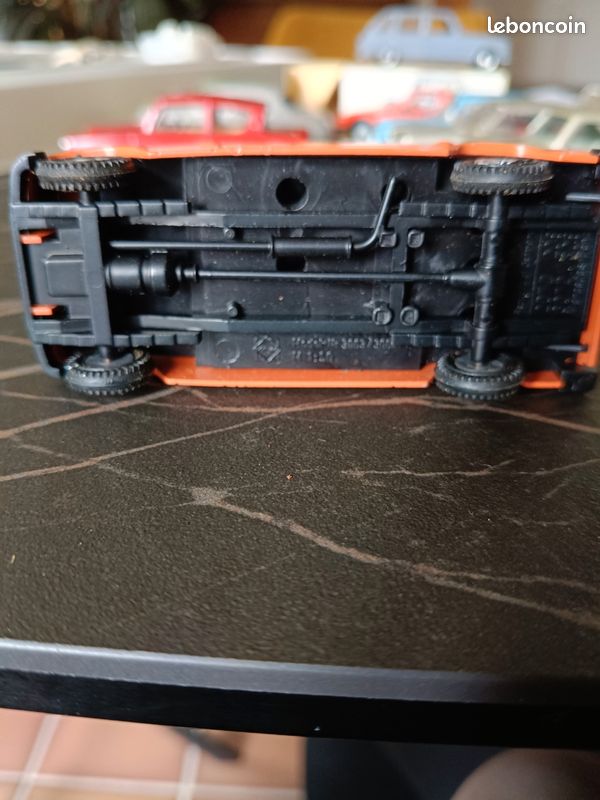 Conrad 1604 Mercedes Benz 207D 307D en orange au 1:50 (image 5)