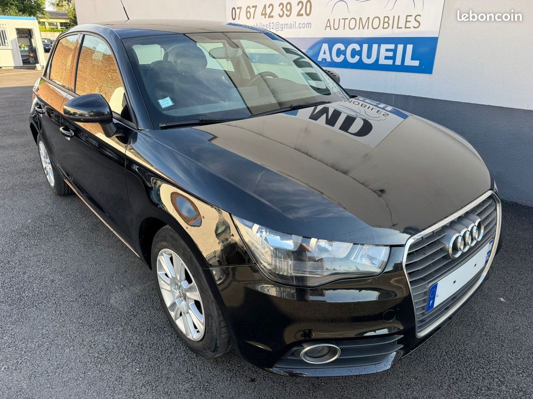 Audi A1 Sportback 1.6 TDI 90 cv Attraction premiere main (image 1)