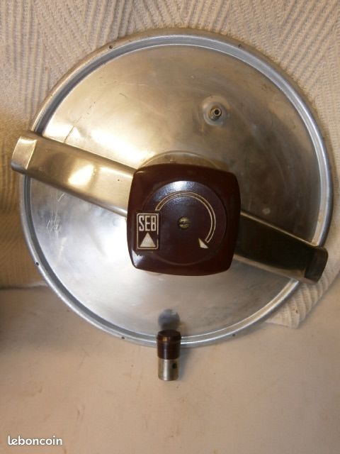 Cocotte minute SEB 26 cm de diamètre 8 litres de contenance (image 4)
