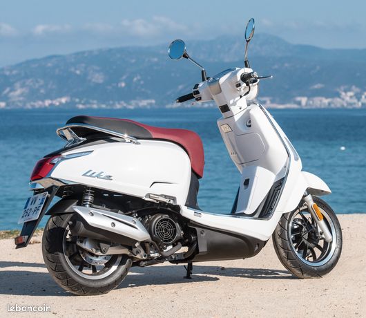 Vente d'occasion scooter 125cc KYMCO Like type vespa - Vente et location de  deux-roues sur Hyères - AMOTOS