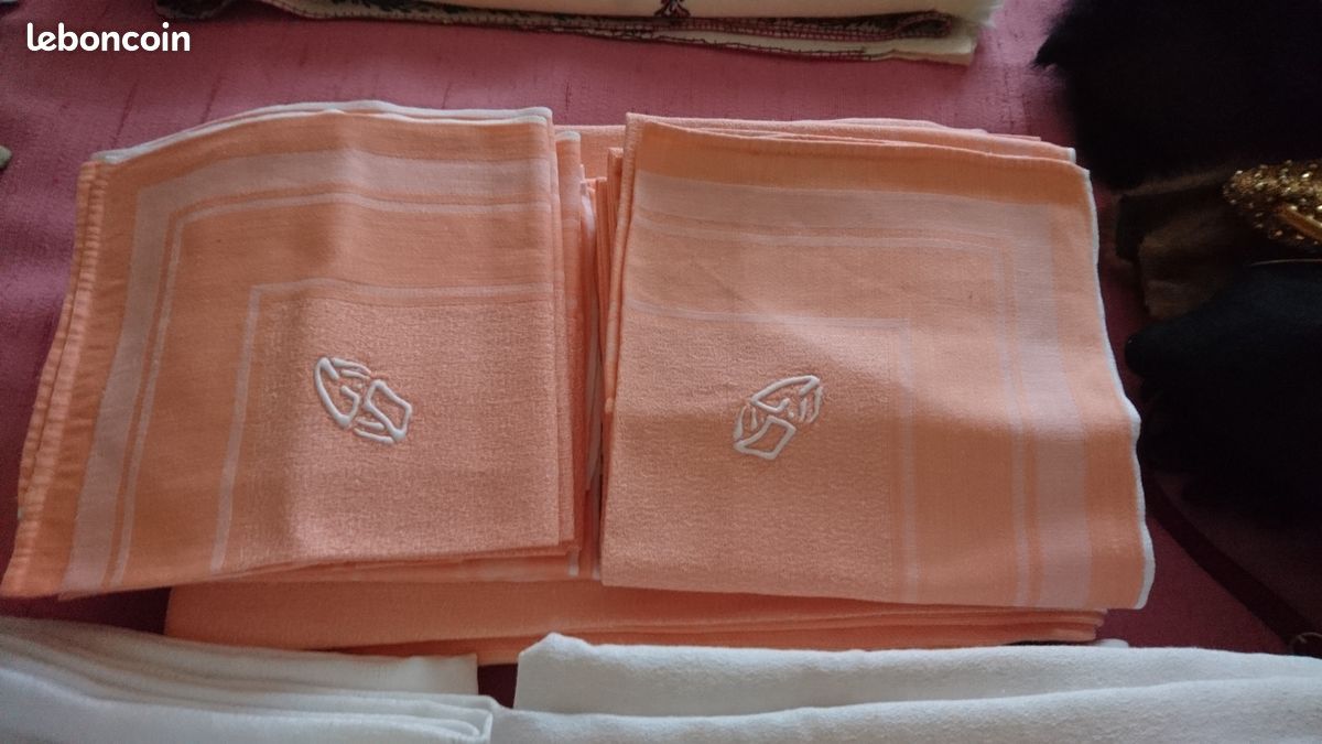 Nappe ancienne et 12 serviettes de table saumon(linge ancien) (image 1)