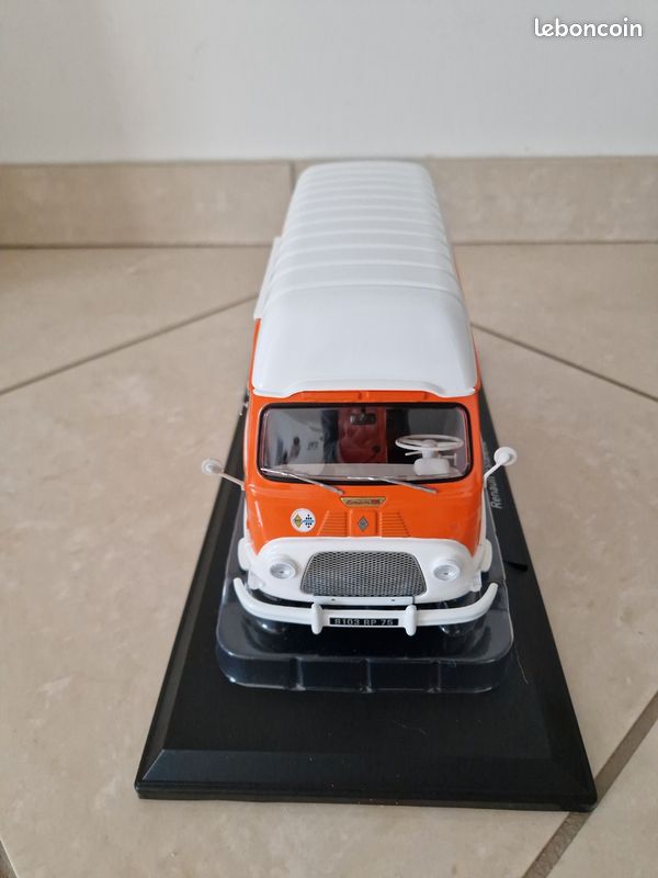 RENAULT ESTAFETTE réhaussée assistance course 1/18