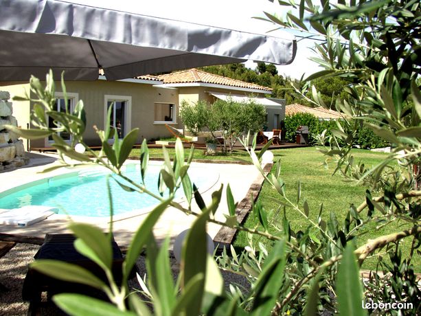 Villa vue piscine Sans vis à vis calme sur jardin paysagé cloturé